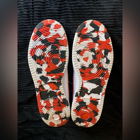 Nike White and Red Sneakers - Picture 4 of 4